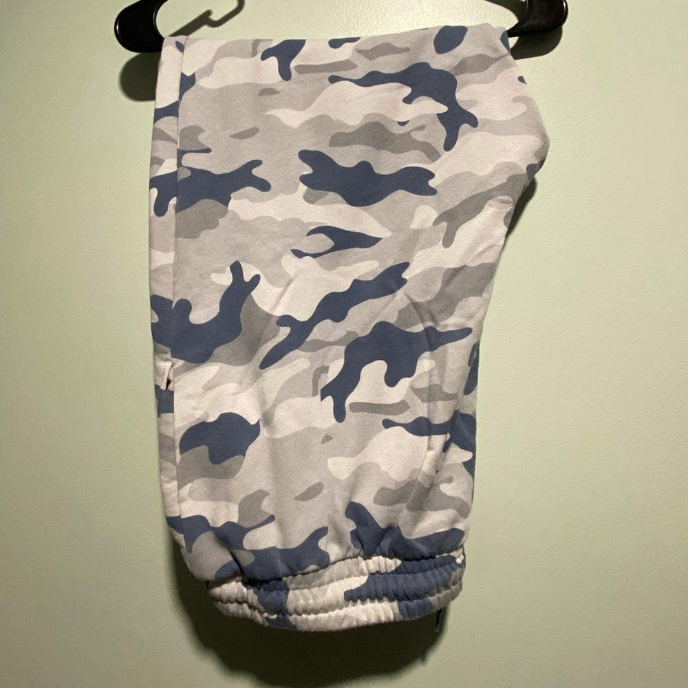Like new Old Navy camo sweatpants